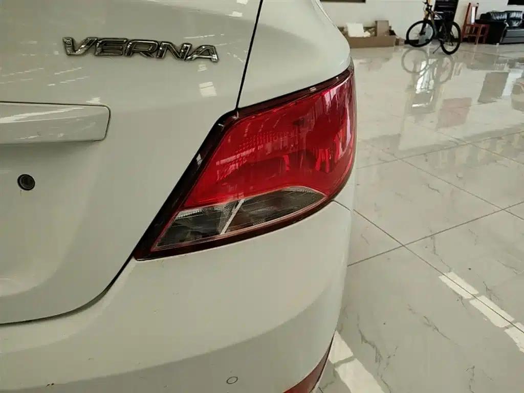 2014 Hyundai Reina 1.4L Automatic Intelligent GLS — миниатюра 8