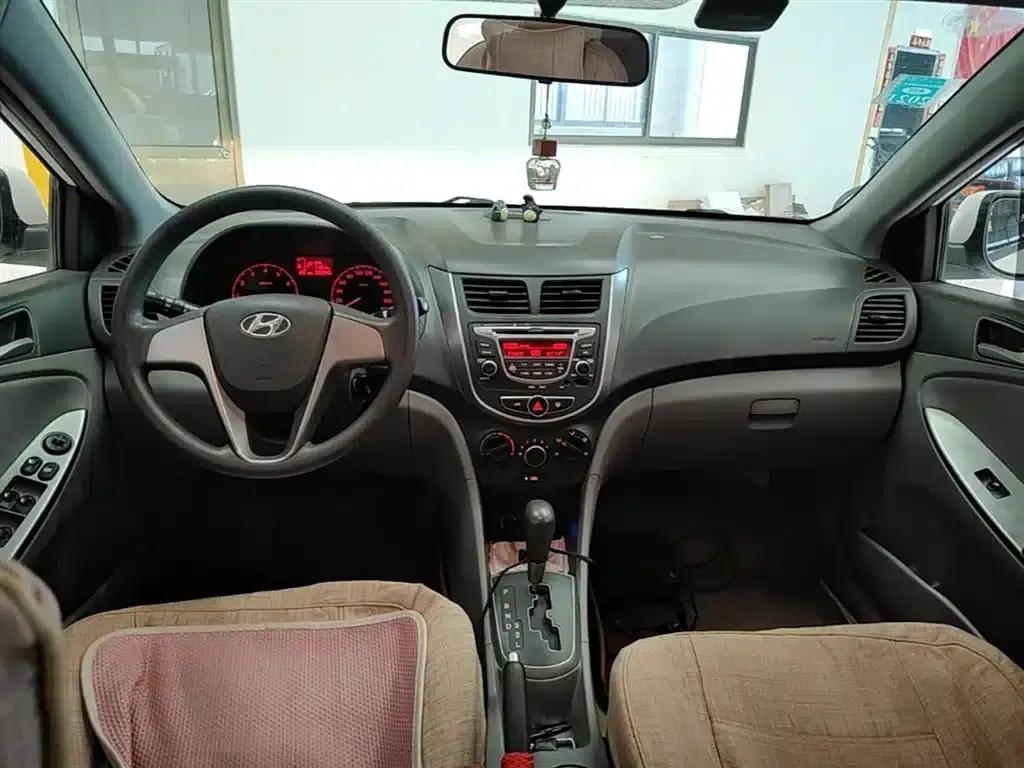 2014 Hyundai Reina 1.4L Automatic Intelligent GLS — миниатюра 10