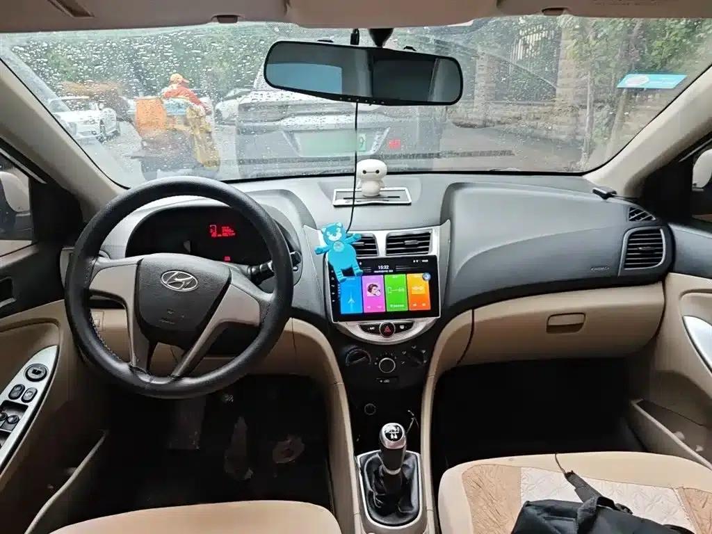 2014 Hyundai Reina 1.4L Manual Intelligent GLS — миниатюра 13
