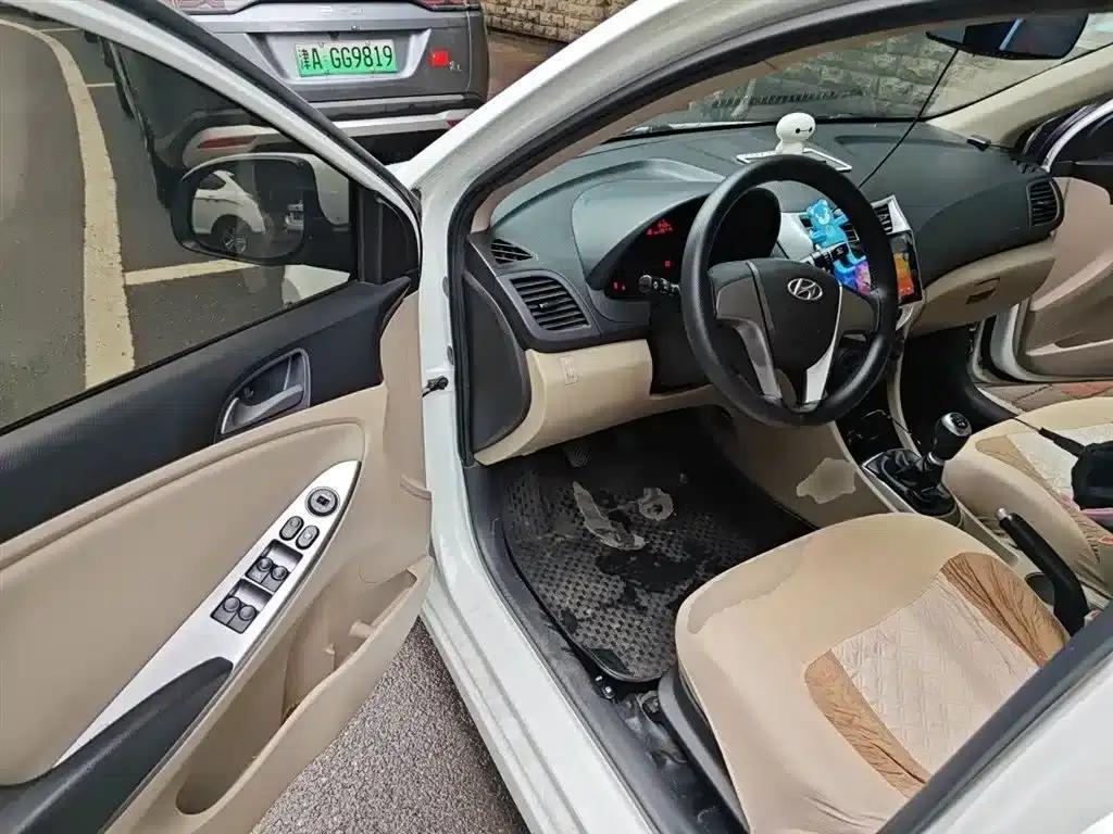 2014 Hyundai Reina 1.4L Manual Intelligent GLS — миниатюра 14