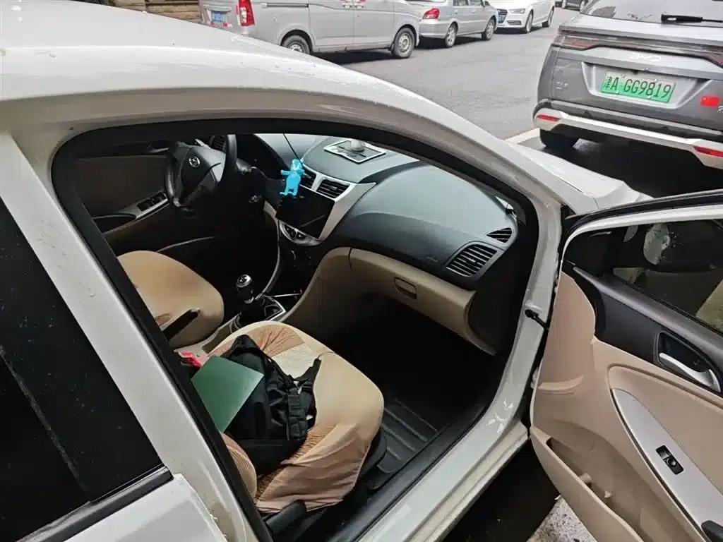 2014 Hyundai Reina 1.4L Manual Intelligent GLS — миниатюра 20