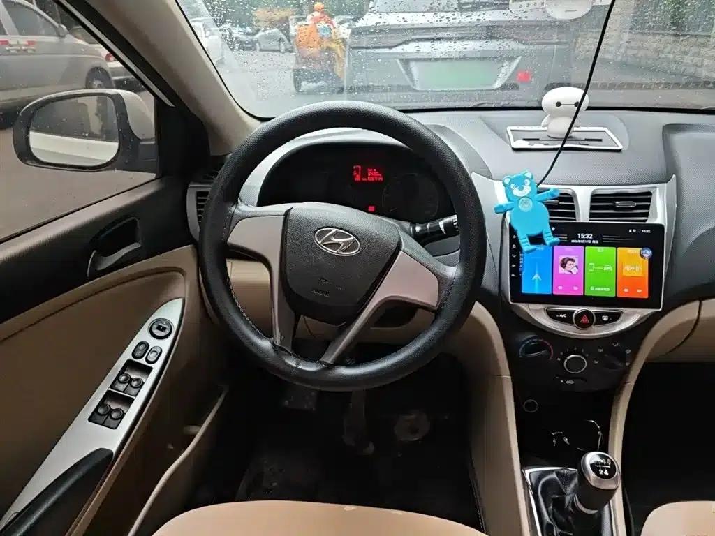 2014 Hyundai Reina 1.4L Manual Intelligent GLS — миниатюра 3