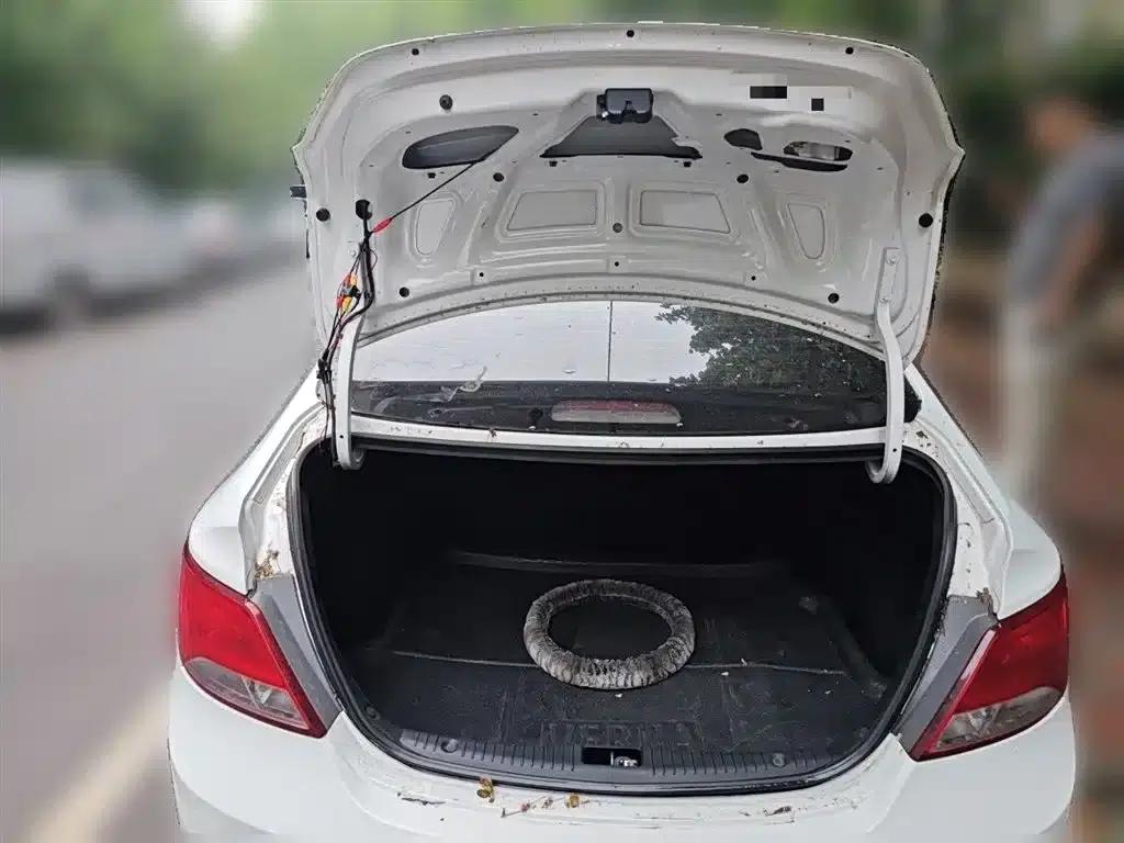 2014 Hyundai Reina 1.4L Manual Intelligent GLS — миниатюра 10