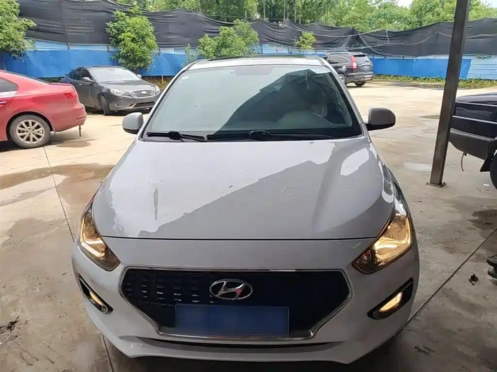 2017 Hyundai Reina 1.4L Automatic Premium Edition (National V Emission Standard) — миниатюра 3
