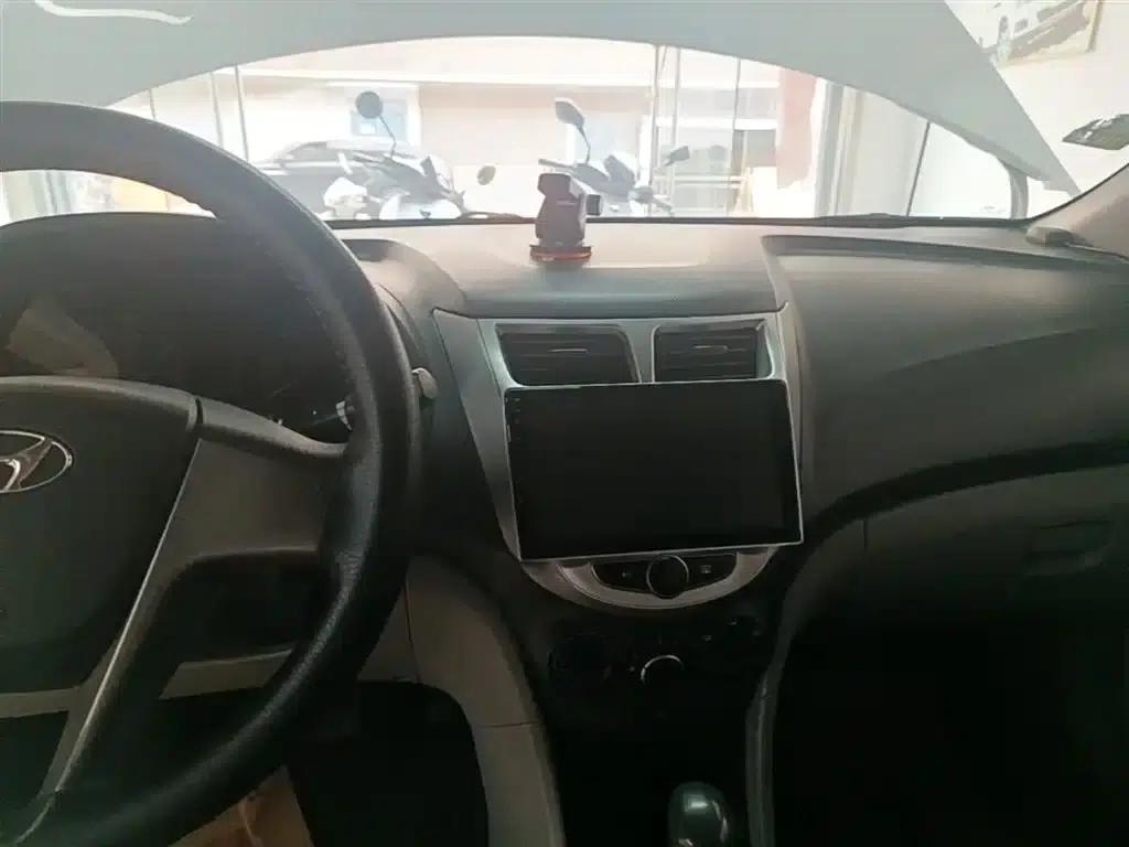 2014 Hyundai Reina 1.4L Automatic Intelligent GLS — миниатюра 13