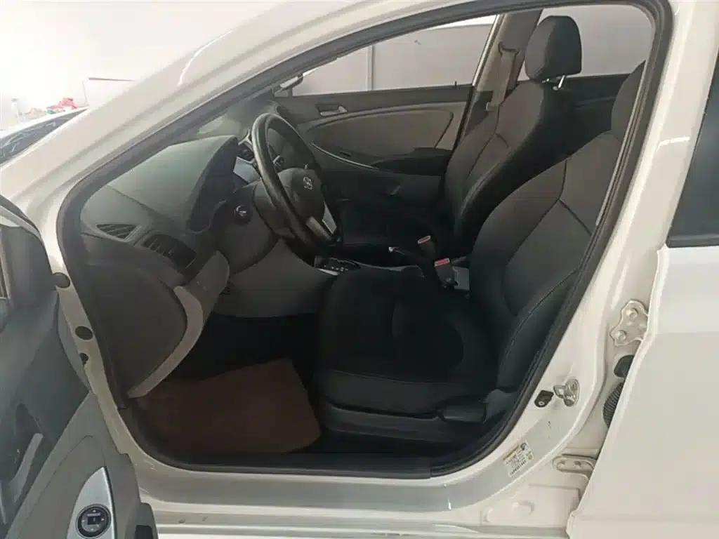 2014 Hyundai Reina 1.4L Automatic Intelligent GLS — миниатюра 15