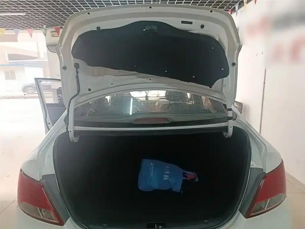 2014 Hyundai Reina 1.4L Automatic Intelligent GLS — миниатюра 19