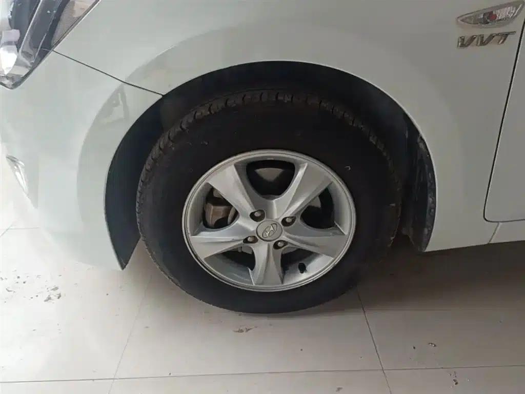 2014 Hyundai Reina 1.4L Automatic Intelligent GLS — миниатюра 23