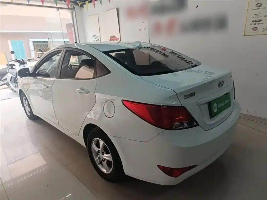 2014 Hyundai Reina 1.4L Automatic Intelligent GLS — миниатюра 5