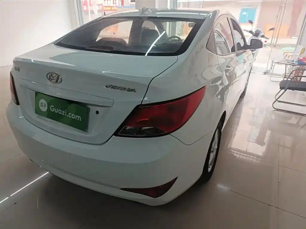 2014 Hyundai Reina 1.4L Automatic Intelligent GLS — миниатюра 8