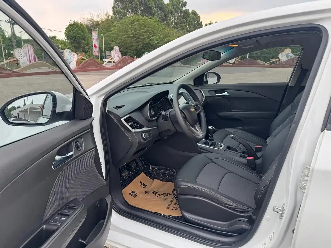 Chevrolet Cruze 2016 1.5L Manual Comfort Edition — миниатюра 11
