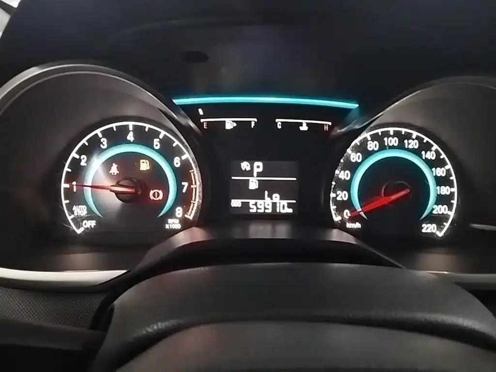 Chevrolet Cruze 2019 320 Automatic Sunroof Edition — миниатюра 12