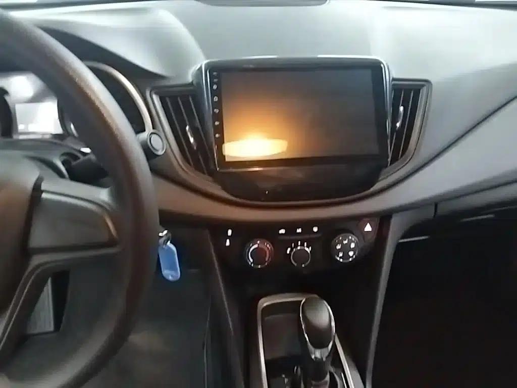 Chevrolet Cruze 2019 320 Automatic Sunroof Edition — миниатюра 13