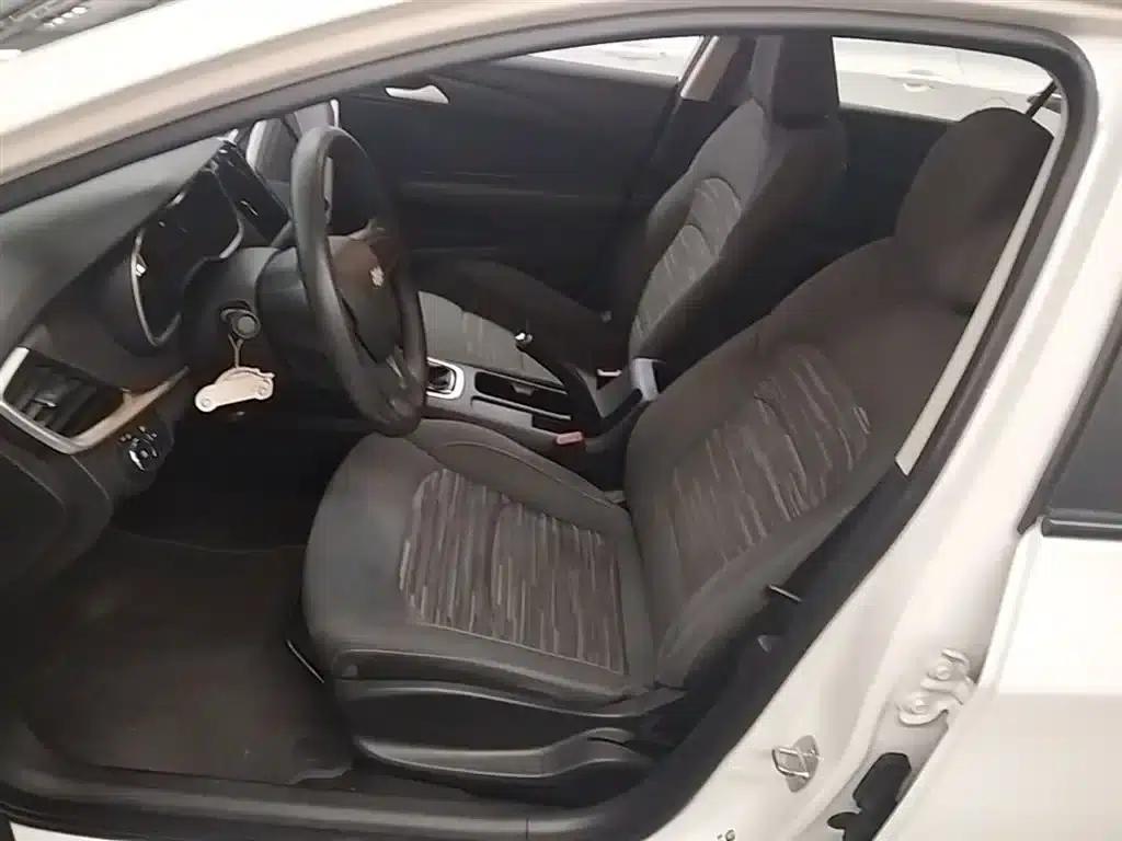 Chevrolet Cruze 2019 320 Automatic Sunroof Edition — миниатюра 15