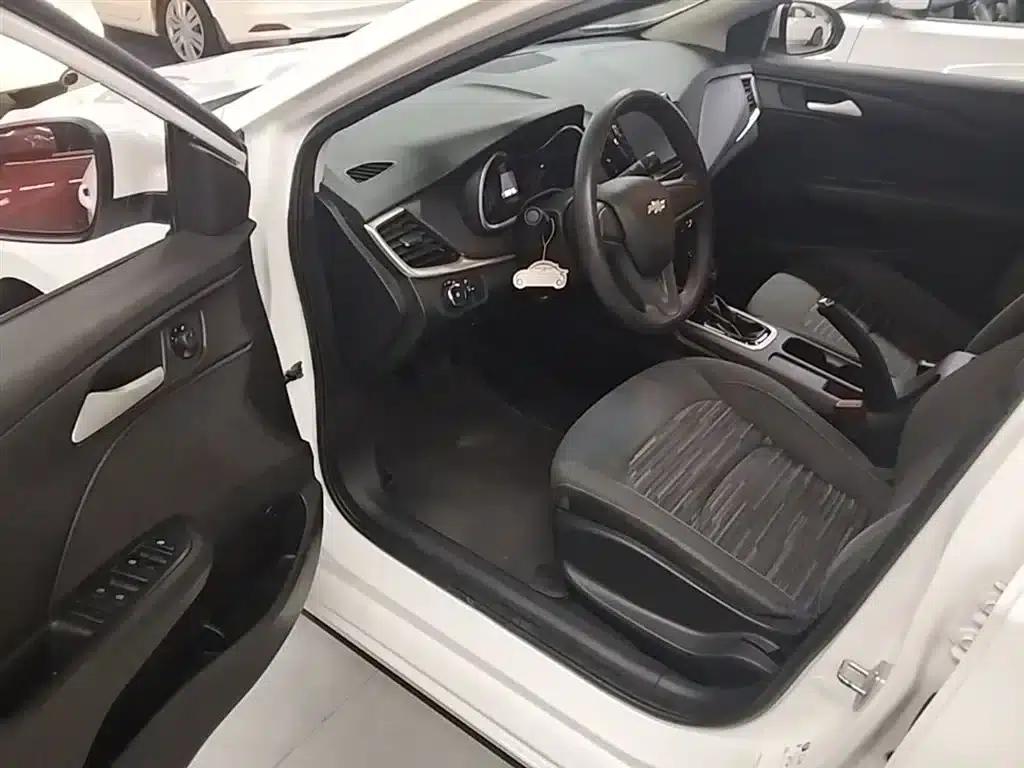 Chevrolet Cruze 2019 320 Automatic Sunroof Edition — миниатюра 16