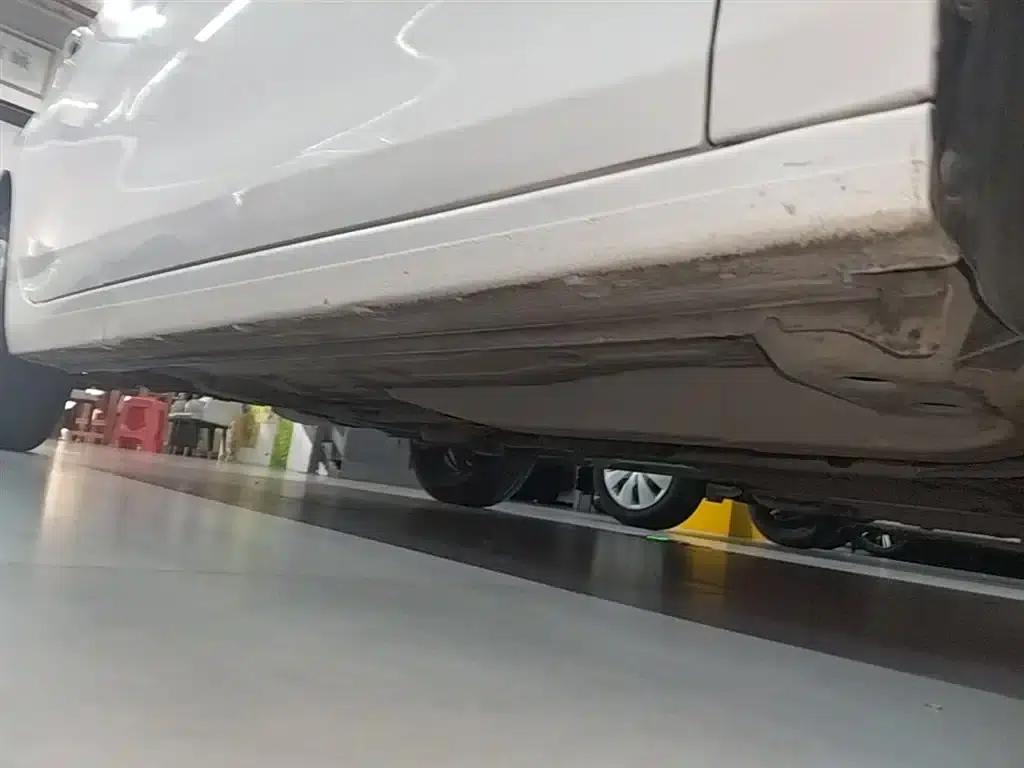 Chevrolet Cruze 2019 320 Automatic Sunroof Edition — миниатюра 21