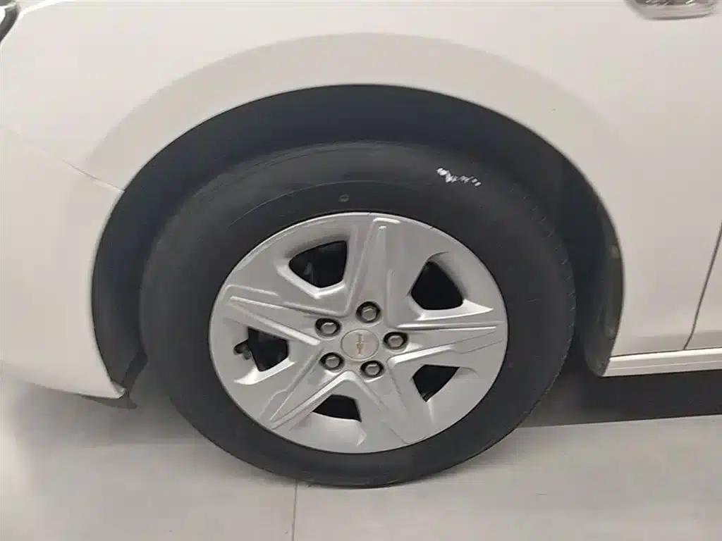 Chevrolet Cruze 2019 320 Automatic Sunroof Edition — миниатюра 23