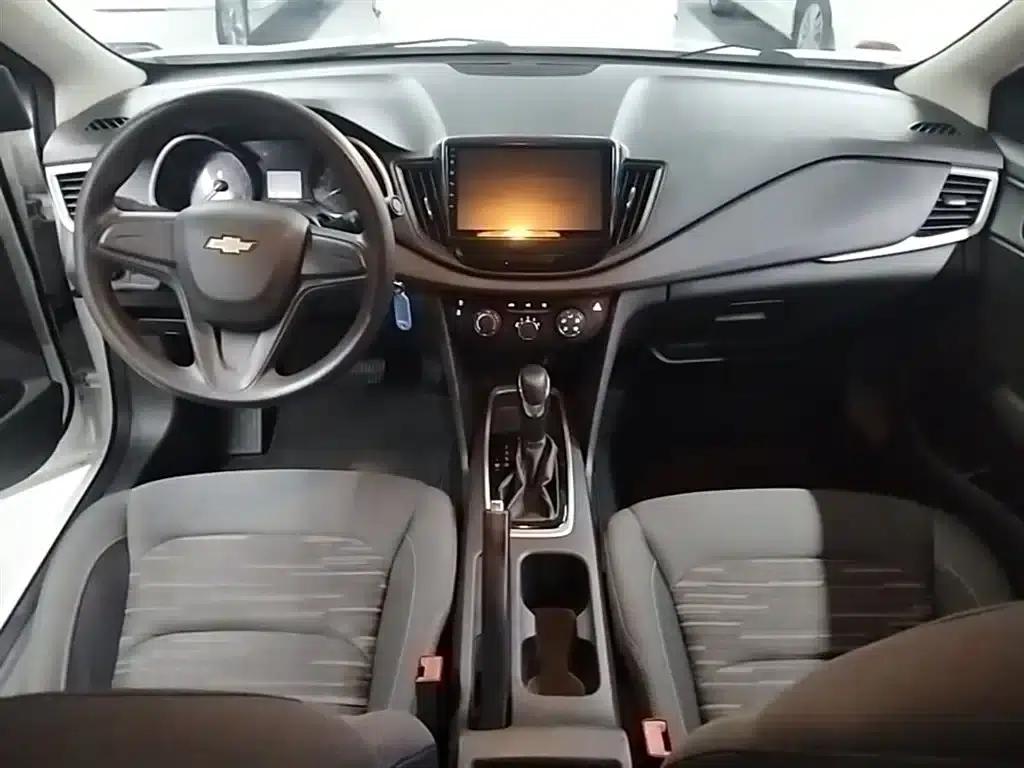 Chevrolet Cruze 2019 320 Automatic Sunroof Edition — миниатюра 10