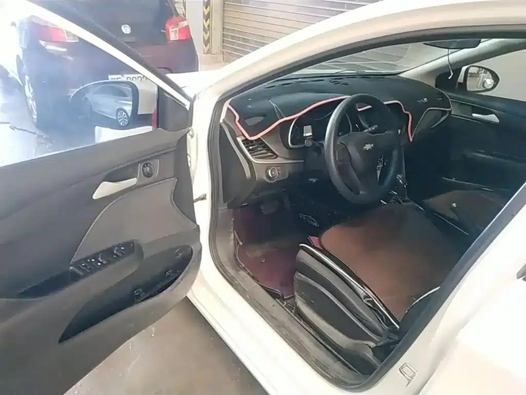 Chevrolet Cruze 2019 320 Automatic Sunroof Edition — миниатюра 16