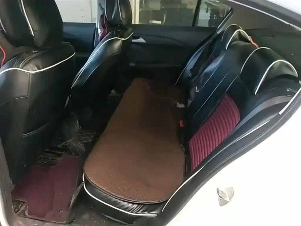 Chevrolet Cruze 2019 320 Automatic Sunroof Edition — миниатюра 17