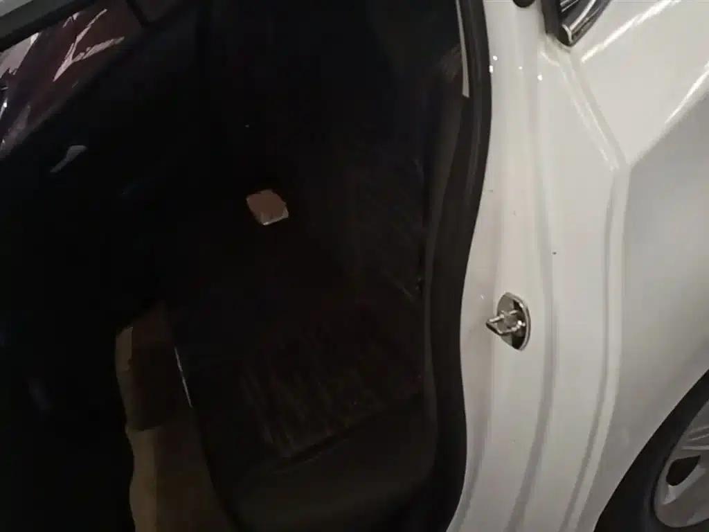 Chevrolet Cruze 2019 320 Automatic Sunroof Edition — миниатюра 17
