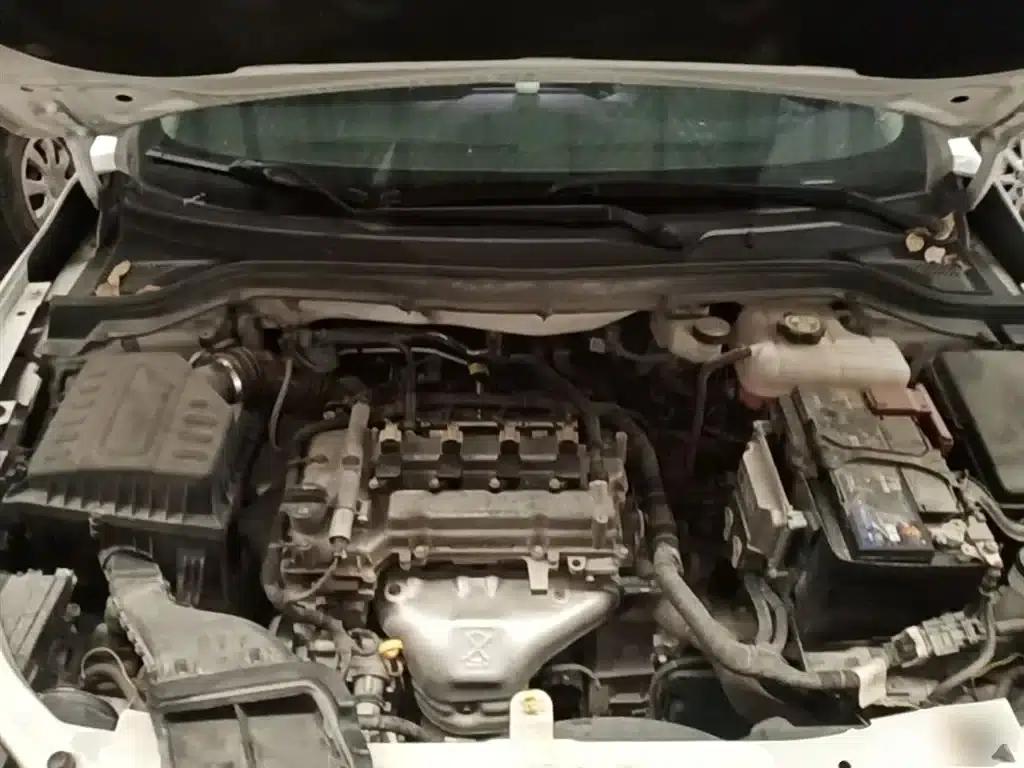 Chevrolet Cruze 2019 320 Automatic Sunroof Edition — миниатюра 20