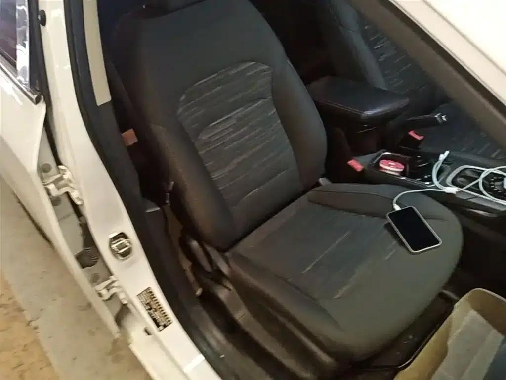 Chevrolet Cruze 2019 320 Automatic Sunroof Edition — миниатюра 25