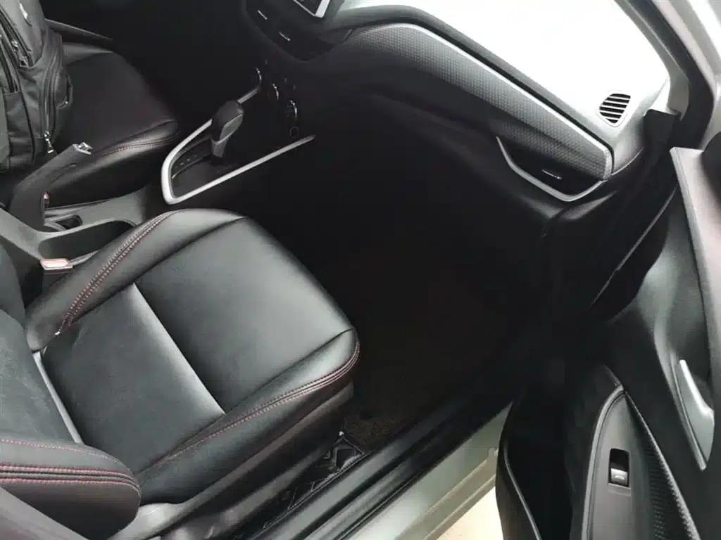Chevrolet Cruze 2020 325T Automatic Comfort Edition — миниатюра 25