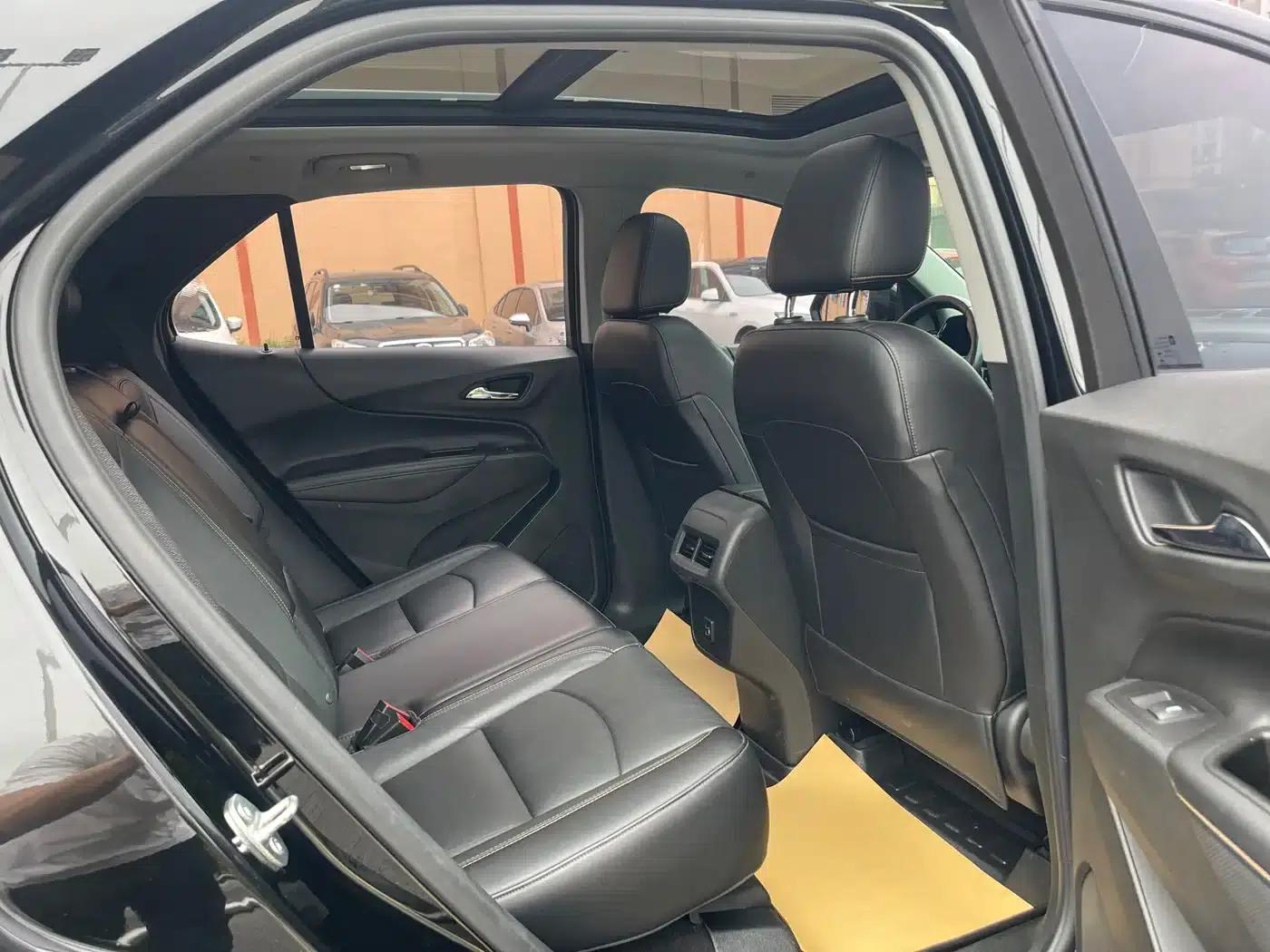 2018 Chevrolet Equinox RS 550T AWD Cross Edition — миниатюра 12