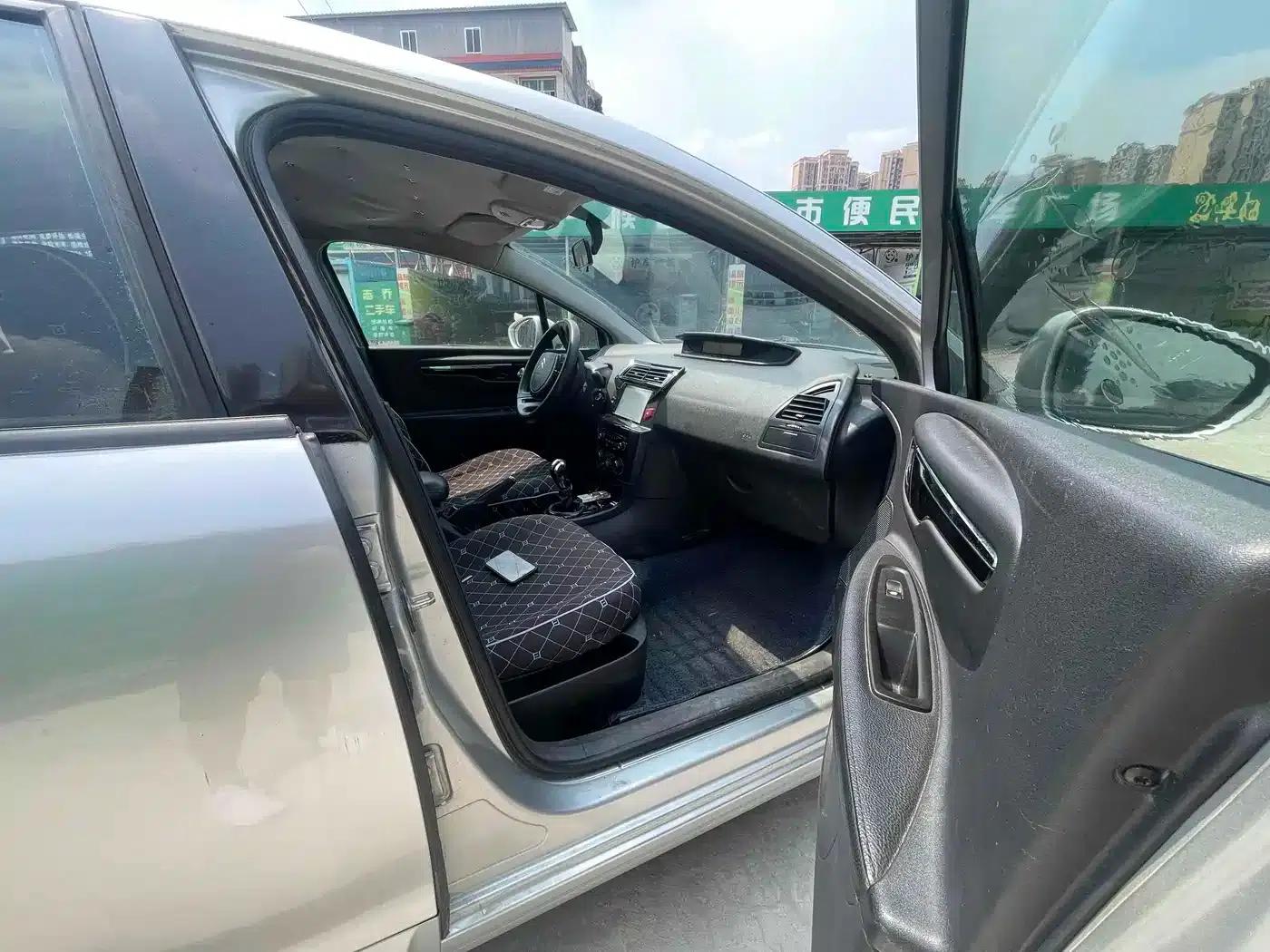 Citroën C4 2013 Sedan 1.6L Manual Premium Edition — миниатюра 4