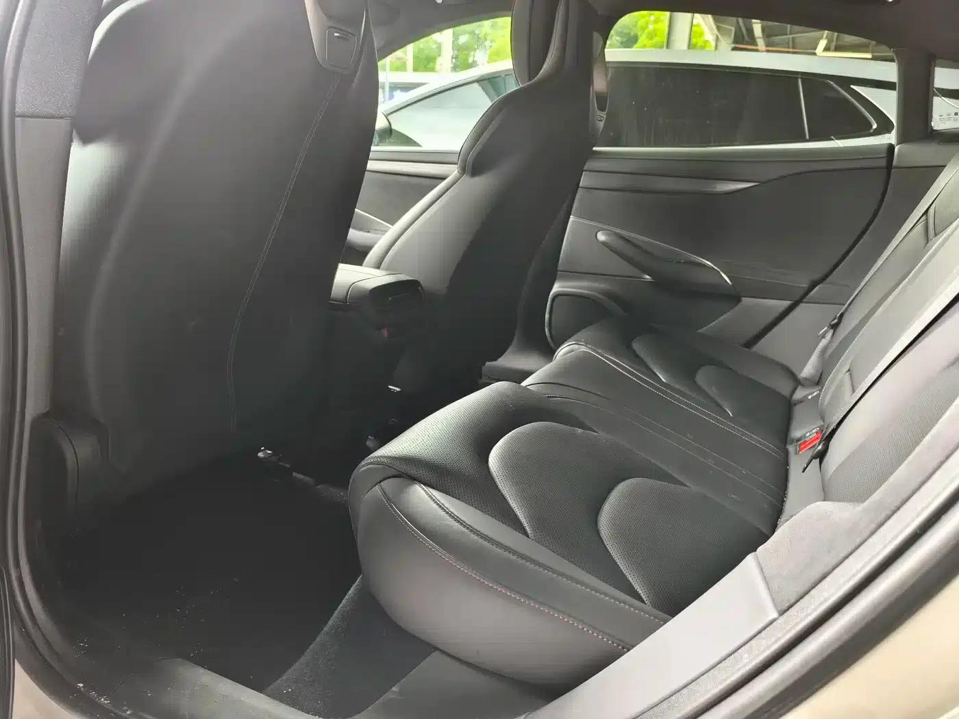 Xiaomi SU7 2024 Rear-Wheel Drive Standard Founder Edition — миниатюра 3
