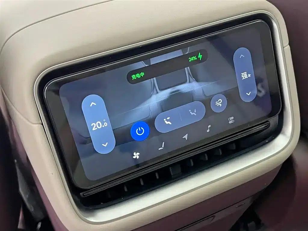 Xiaomi YU7 2025 Ultra-Long Battery Life All-Wheel Drive Pro Edition — миниатюра 18