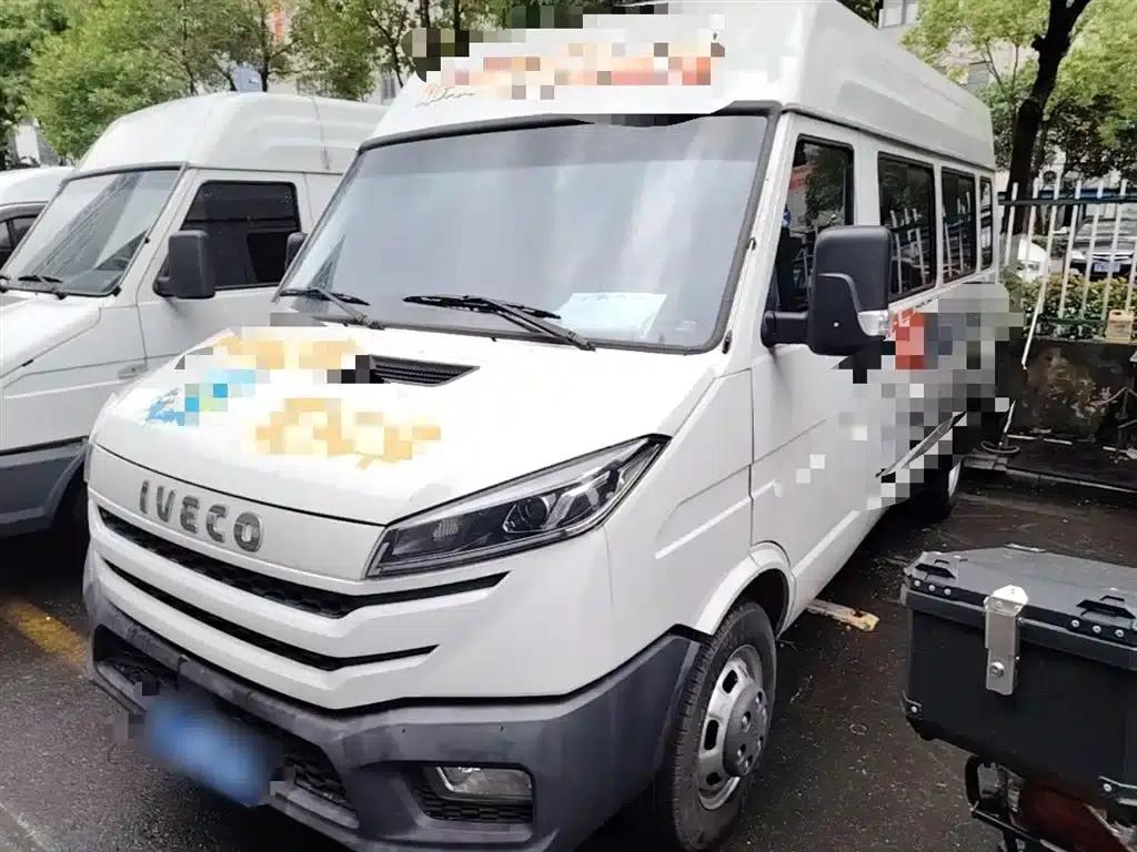 Iveco DeYi 2025 2.5T A37M1 Multipurpose Passenger Vehicle, Mid-Wheelbase, Mid-Roof, Dual Tires — миниатюра 2
