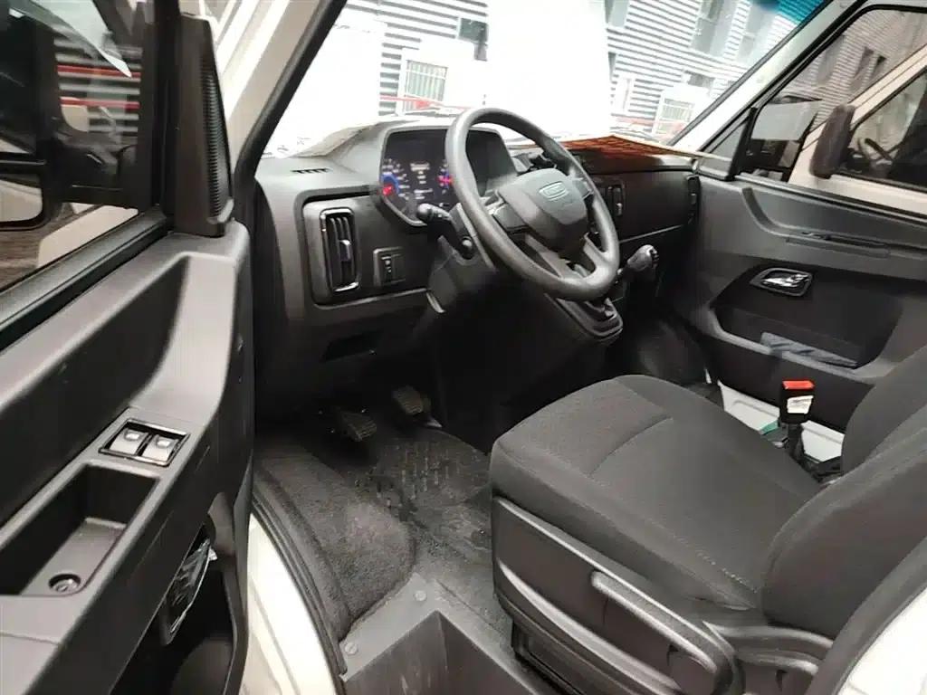 Iveco DeYi 2025 2.5T A37M1 Multipurpose Passenger Vehicle, Mid-Wheelbase, Mid-Roof, Dual Tires — миниатюра 16