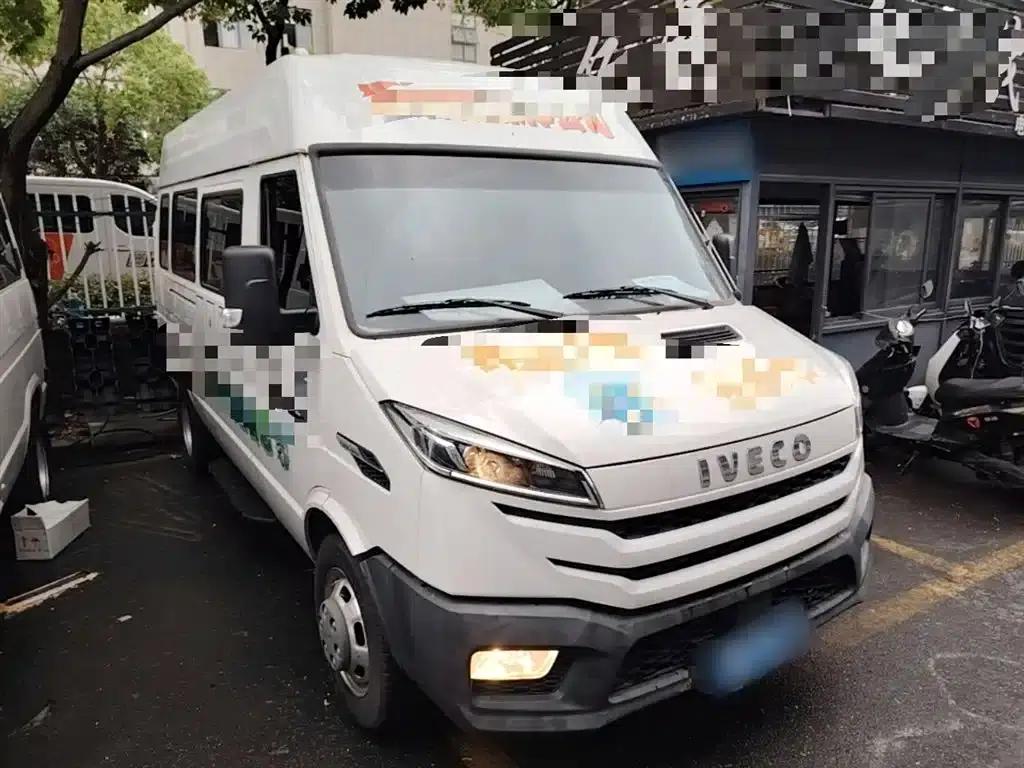 Iveco DeYi 2025 2.5T A37M1 Multipurpose Passenger Vehicle, Mid-Wheelbase, Mid-Roof, Dual Tires — миниатюра 4