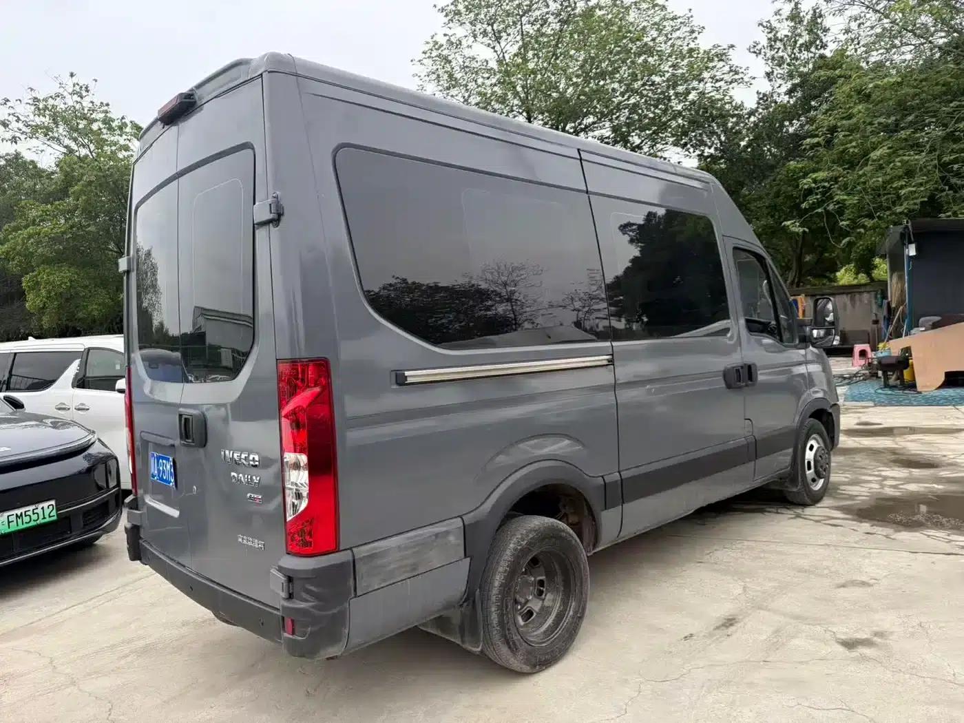 Iveco Daily 2021 3.0T Manual Commercial Long Wheelbase High Roof Side Sliding Door F1C — миниатюра 2