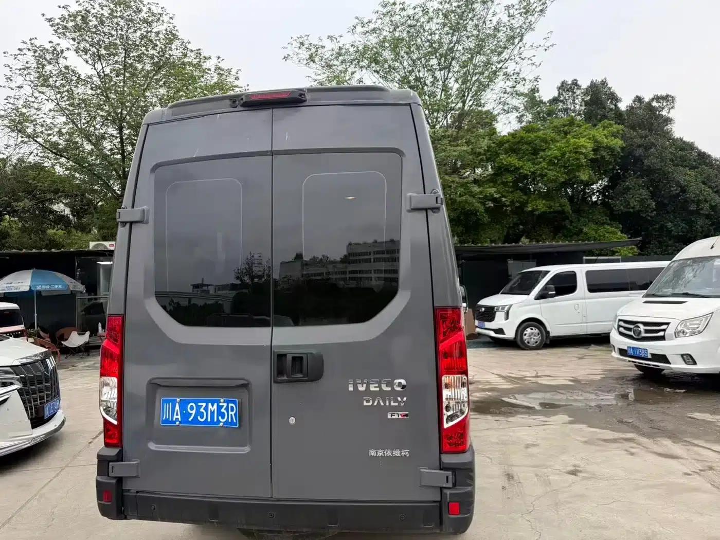 Iveco Daily 2021 3.0T Manual Commercial Long Wheelbase High Roof Side Sliding Door F1C — миниатюра 3