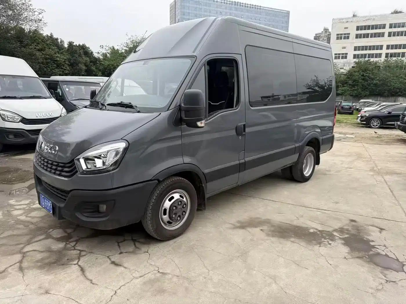 Iveco Daily 2021 3.0T Manual Commercial Long Wheelbase High Roof Side Sliding Door F1C — миниатюра 5