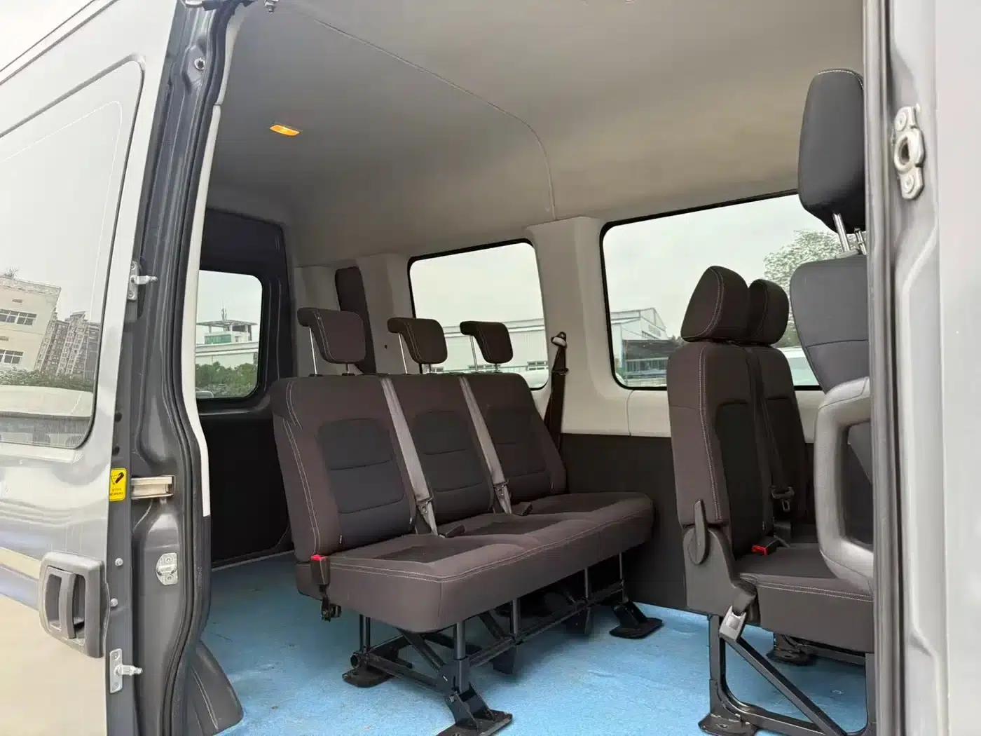 Iveco Daily 2021 3.0T Manual Commercial Long Wheelbase High Roof Side Sliding Door F1C — миниатюра 6