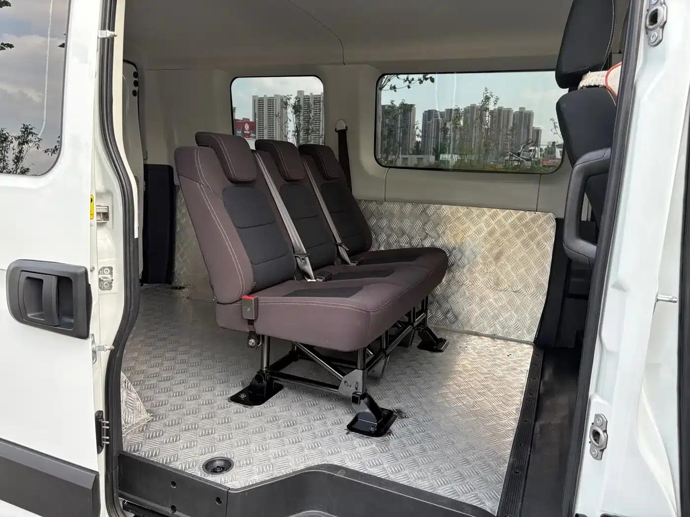 Iveco Daily 2021 2.0T Manual Short Wheelbase Low Roof Side Sliding Door F1A — миниатюра 7