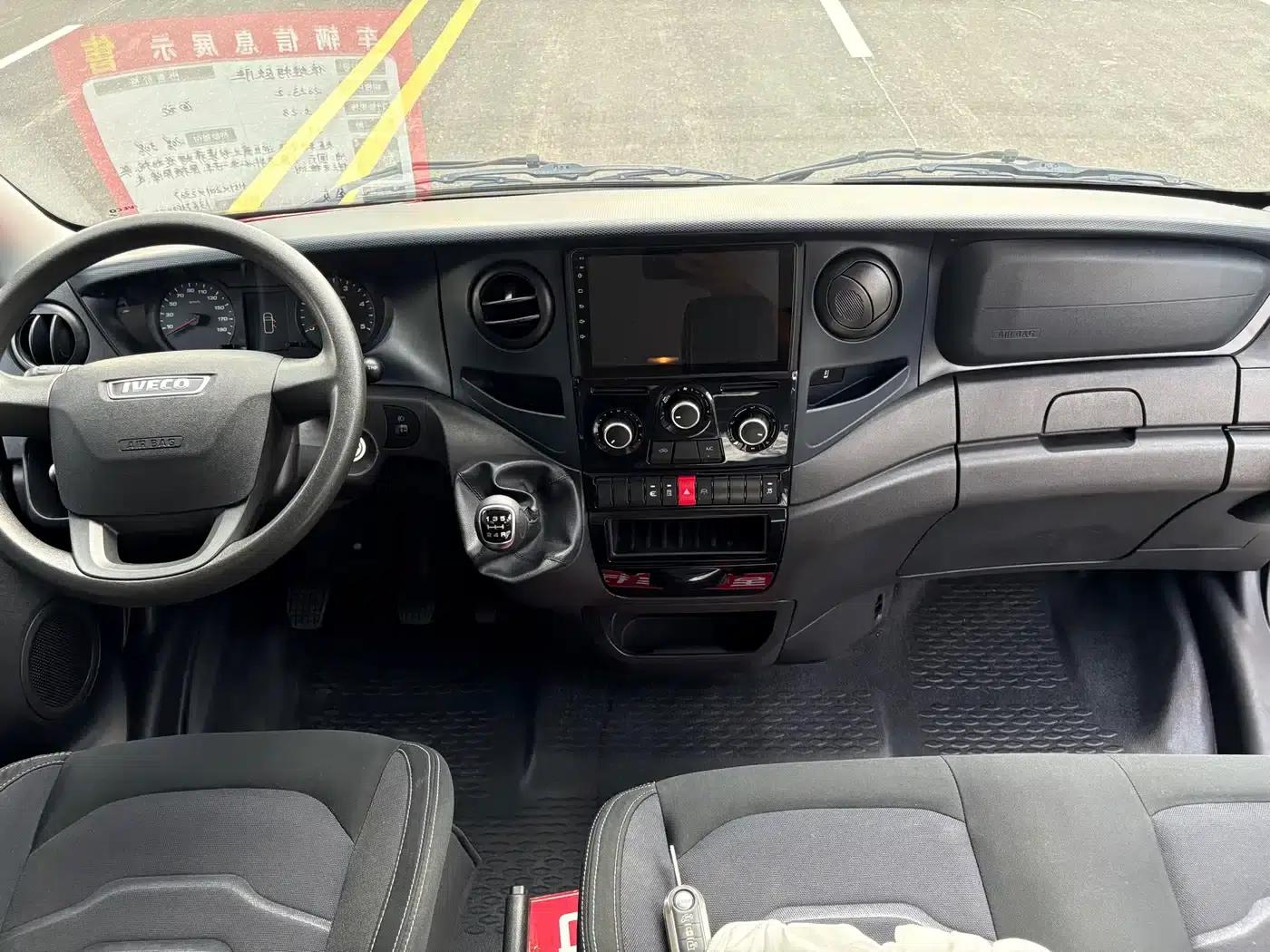 Iveco Daily 2021 2.0T Manual Short Wheelbase Low Roof Side Sliding Door F1A — миниатюра 8