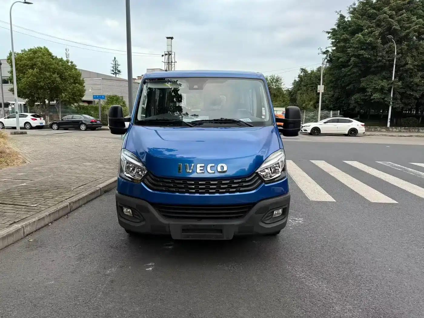 Iveco Daily 2021 3.0T Automatic Commercial Long Wheelbase Short Overhang High Roof Manual Door F1C — миниатюра 2