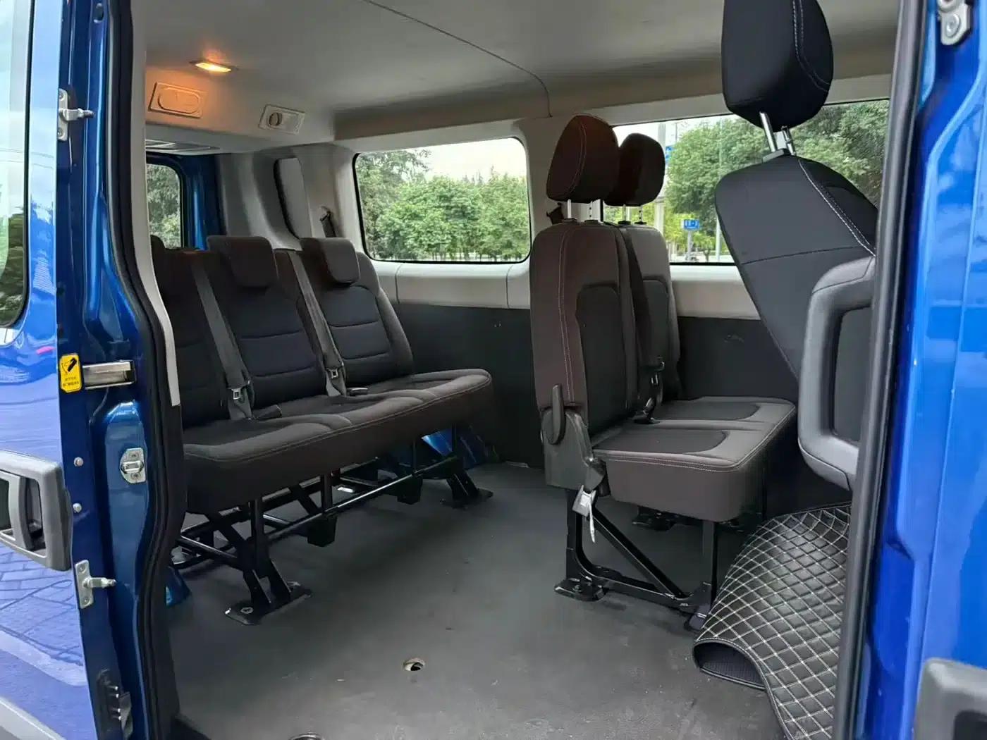 Iveco Daily 2021 3.0T Automatic Commercial Long Wheelbase Short Overhang High Roof Manual Door F1C — миниатюра 5