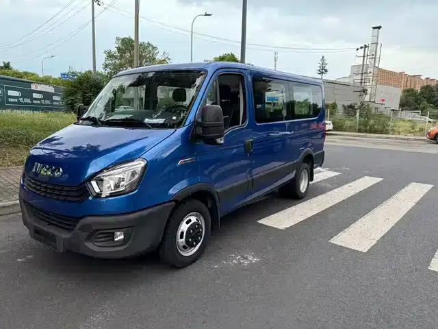 Iveco Daily 2021 3.0T Automatic Commercial Long Wheelbase Short Overhang High Roof Manual Door F1C