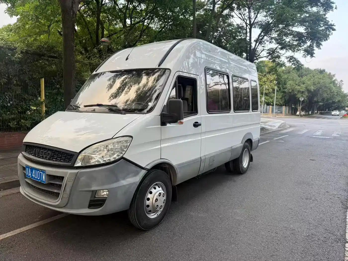 Iveco Baodi 2017 2.5T Classic A37 Bus, High Roof, 7 Seats, 47Z5 — миниатюра 1