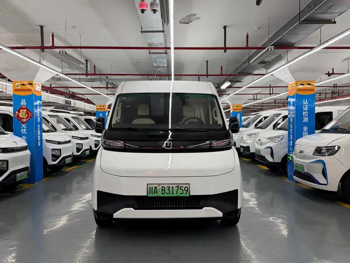 2024 Long Range Super VAN, Short Wheelbase, Mid-Roof, 66kWh — миниатюра 2