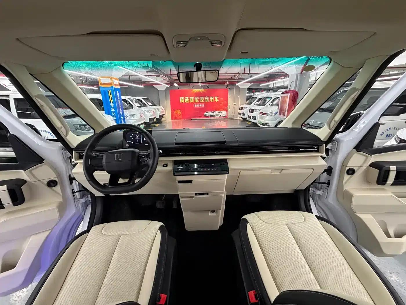 2024 Long Range Super VAN, Short Wheelbase, Mid-Roof, 66kWh — миниатюра 11