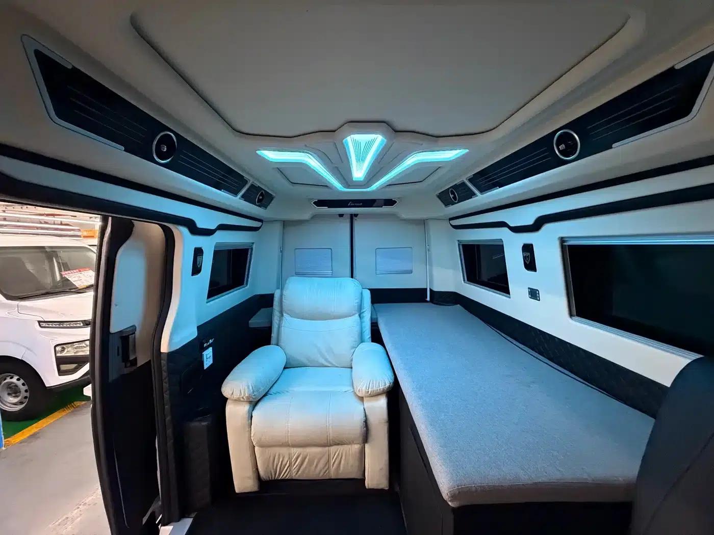 2024 Long Range Super VAN, Short Wheelbase, Mid-Roof, 66kWh — миниатюра 12