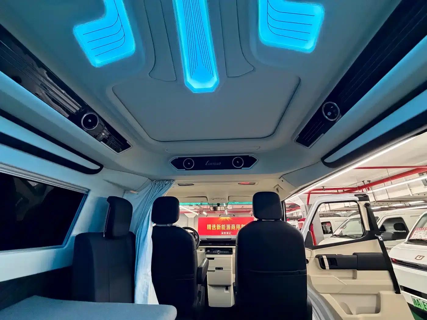 2024 Long Range Super VAN, Short Wheelbase, Mid-Roof, 66kWh — миниатюра 13