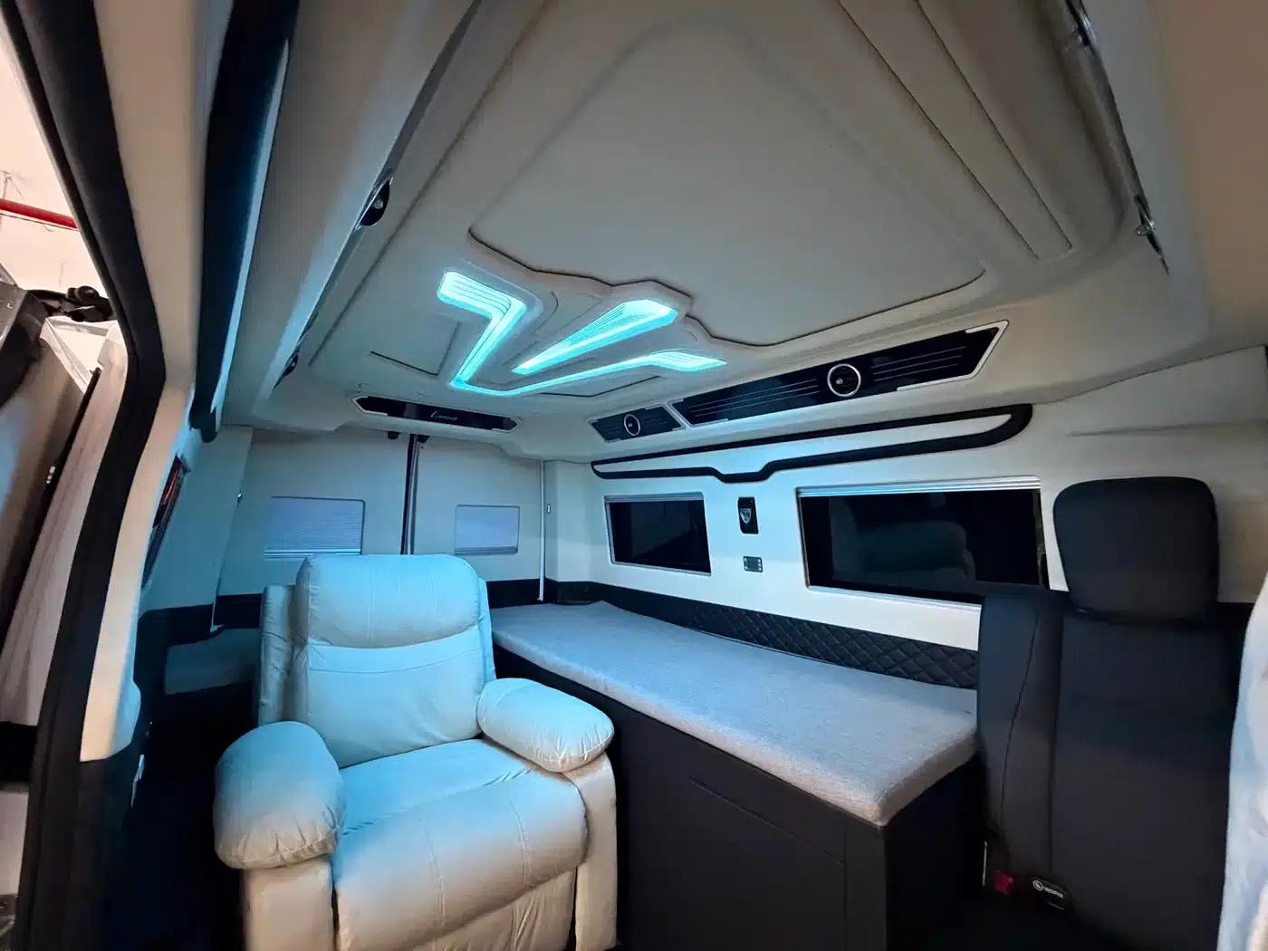 2024 Long Range Super VAN, Short Wheelbase, Mid-Roof, 66kWh — миниатюра 14